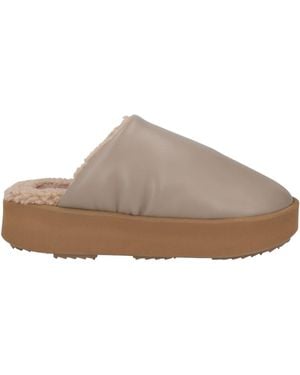 PIUMESTUDIO Mules & Clogs - Brown