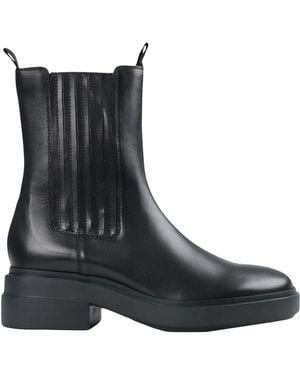 Vic Matié Ankle Boots - Black