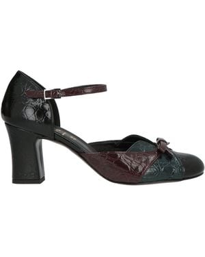 Ovyè Court Shoes - Black