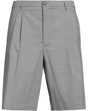 Amaranto Shorts & Bermudashorts - Grau