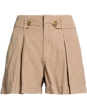 Guess Shorts & Bermuda Shorts - Natural