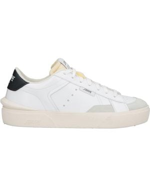 Strype Sneakers - White