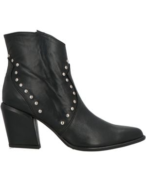 Nila & Nila Ankle Boots - Black