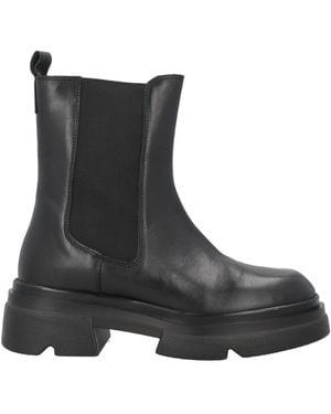 Emanuélle Vee Ankle Boots - Black