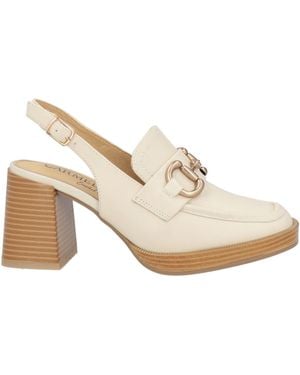 Carmela Court Shoes - Natural