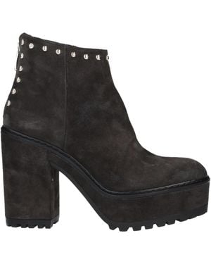 Janet & Janet Ankle Boots - Black