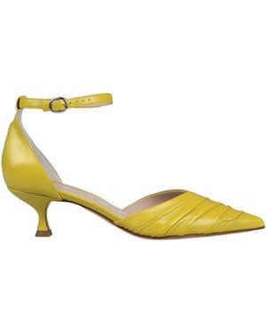 Strategia Pumps - Yellow