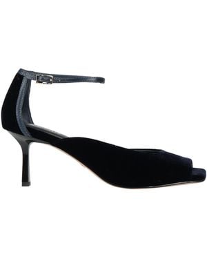 Lola Cruz Court Shoes - Black