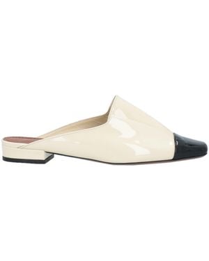 L'Autre Chose Mules & Clogs - White