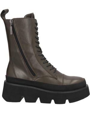 Emanuélle Vee Ankle Boots - Black