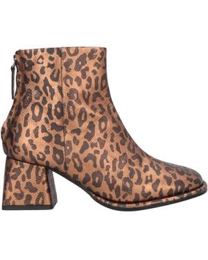 Emanuélle Vee Ankle Boots - Brown