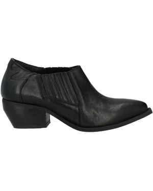 Ovyè Ankle Boots - Black