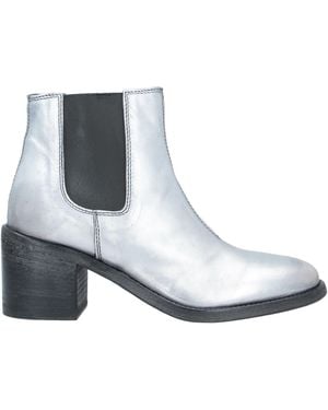 Moma Ankle Boots - White