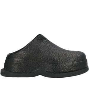 McQueen Mules & Zuecos - Negro