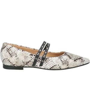 Ovyè Ballet Flats - White