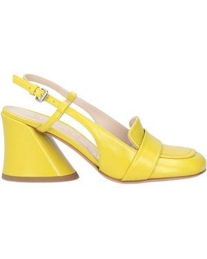 Strategia Court Shoes - Yellow