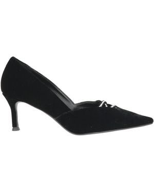 Lola Cruz Court Shoes - Black