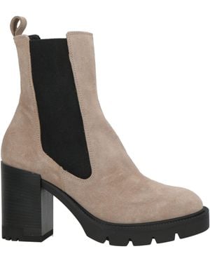 Janet & Janet Ankle Boots - Brown