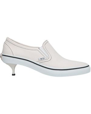 N°21 Pumps - White