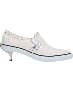 N°21 Pumps - White