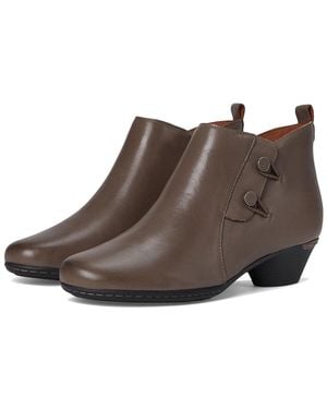 Cobb Hill Larsa ( Leather) Boots - Brown