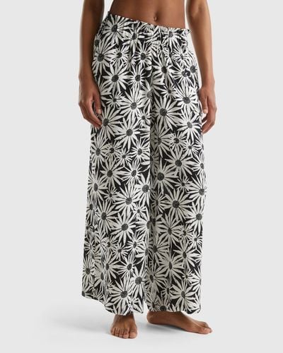 Benetton Trousers With Floral Print - Black
