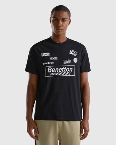 Benetton Camiseta Negra Con Estampado De Logotipos - Negro