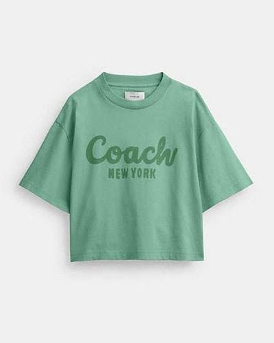 COACH Verkürztes T-Shirt mit kursiver Signature - Grün