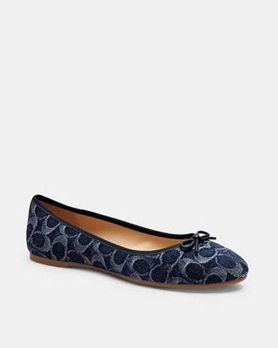 COACH Abigail flache Schuhe aus Signature-Denim - Blau