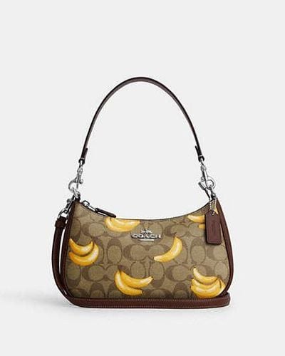 COACH Teri Shoulder Bag With Banana Print - Brown | Pvc - Black