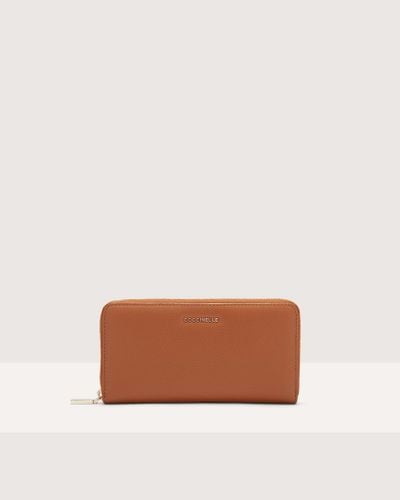 Coccinelle Große Brieftasche aus genarbtem Leder mit umlaufendem Reißverschluss Metallic Soft - Braun