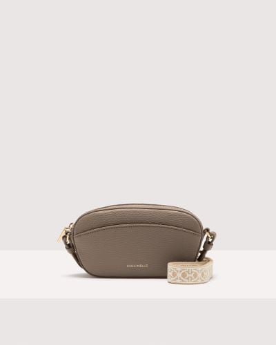 Coccinelle Minibag aus genarbtem Leder Enchanteuse - Braun