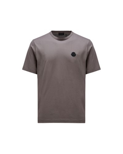 Moncler T-shirt à logo vertical - Gris