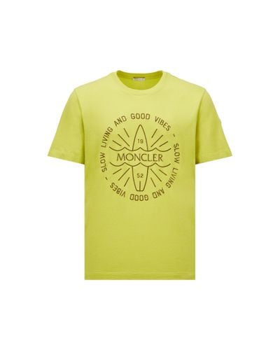Moncler Embroidered Surf Motif T-shirt - Yellow