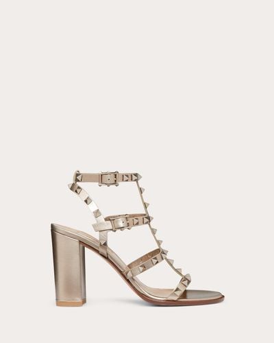 Valentino Garavani RIEMCHENSANDALEN ROCKSTUD AUS METALLIC-KALBSLEDER MIT 90 MM-ABSATZ - Natur