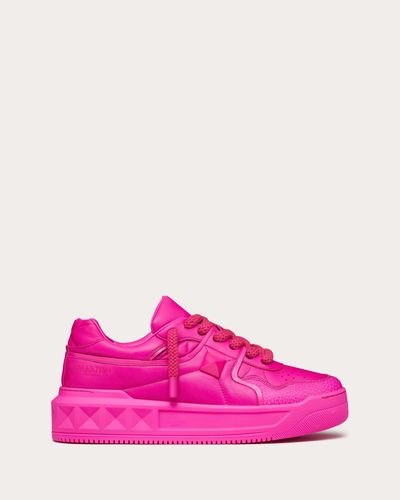 Valentino Garavani ONE STUD XL LOW-TOP-SNEAKER AUS NAPPALEDER - Pink