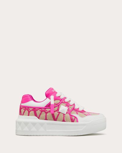 Valentino Garavani ONE STUD XL LOW-TOP-SNEAKER AUS NAPPALEDER UND TOILE ICONOGRAPHE-MATERIAL - Pink