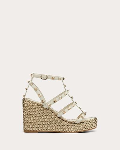 Valentino Garavani WEDGES ROCKSTUD AUS KALBSLEDER MIT RIEMCHEN UND 95 MM-ABSATZ - Natur