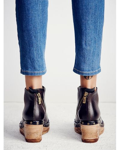 below sunset clog boot