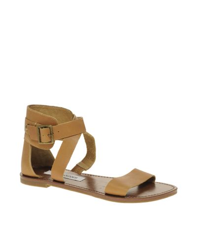 steve madden tan flat sandals