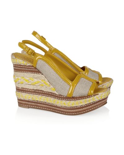 Tory Burch Patentleather and Raffia Wedge Sandals in Mustard (Yellow) - Lyst