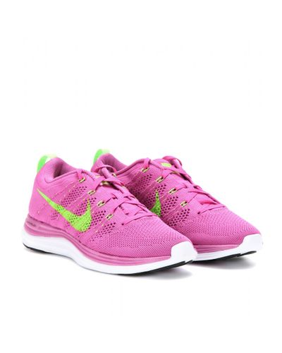 nike flyknit lunar pink