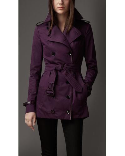 Burberry Short Leather Detail Sateen Trench Coat in Purple - Lyst