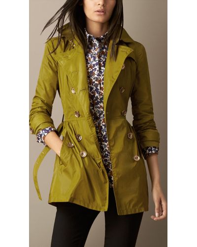 Burberry Short Gathered-waist Trench Coat in Green - Lyst