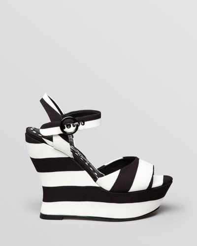 Alice + Olivia Alice Olivia Platform Wedge Sandals Jana Striped in Black/ White (White) - Lyst