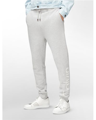 Calvin Klein Jeans Logo Jogger Sweatpants in Gray for Men - Lyst