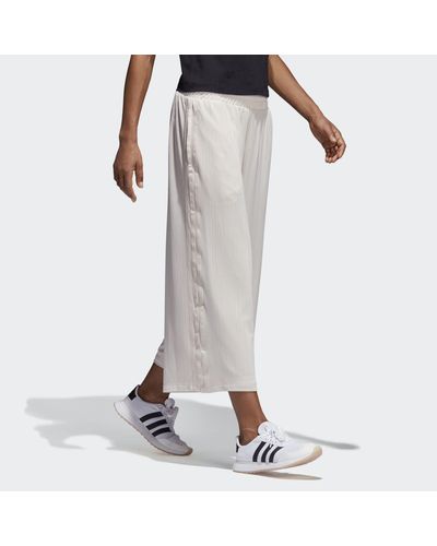 styling complements ribbed pants