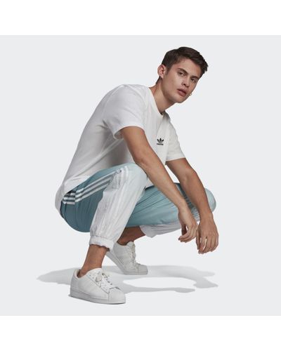 Track pants adicolor 3D Trefoil 3-Stripes Ombréadidas in Materiale  sintetico da Uomo colore Bianco | Lyst