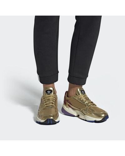 adidas falcon shoes gold Off 70% - www.gmcanantnag.net
