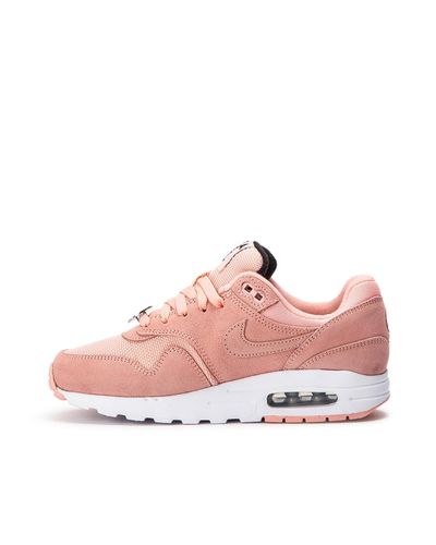 have a nike day air max pink